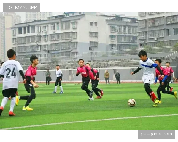 标题：斯通斯球场内外双线开花，如何定义他在现代足球中的独特影响力？