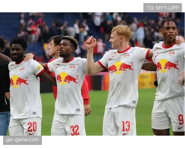 亨克防守体系引领现代足球变革，重塑防线新标准