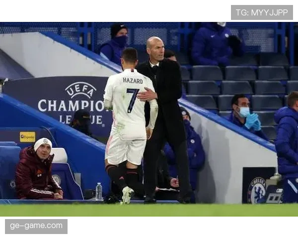 齐达内的传球艺术分析：细节决定比赛成败的关键时刻