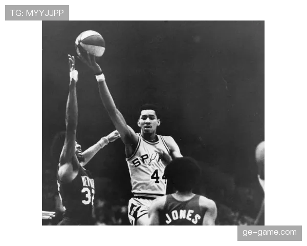 乔治·格文突破得分效率领先昔日得分手，展现无球跑动优势